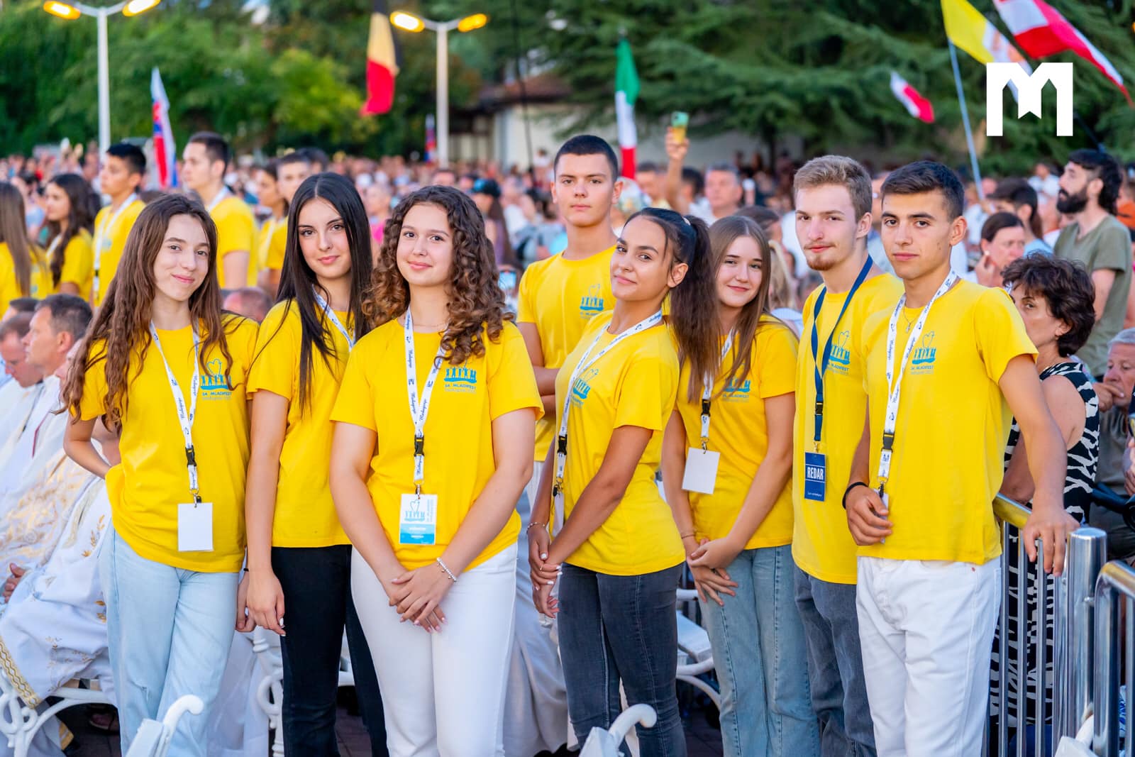 na festivalu pomáhalo mnoho dobrovolníků