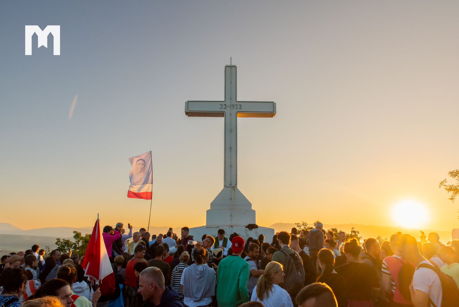 celou noc mladí šli na Križevac aby se za svítání zúčastnili mše svaté